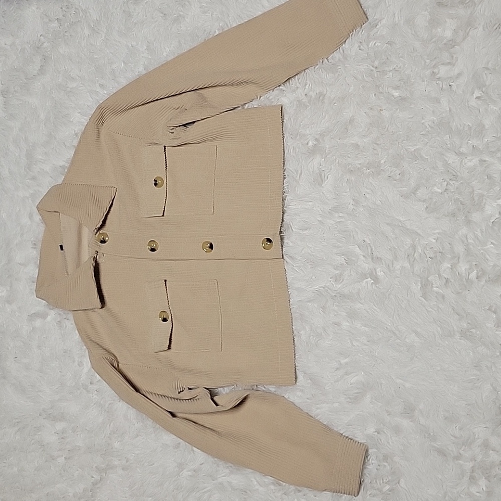 Womend cropped soft beige corduroy jacket